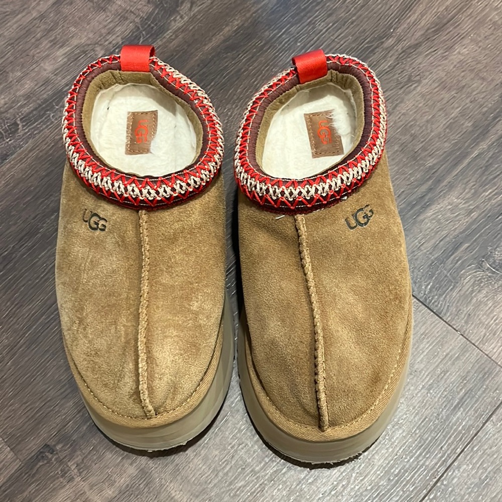 Barely worn ugg platform slippers, worn a handful of times only